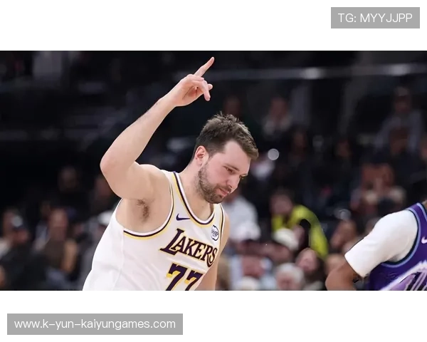 东契奇再创赛季神迹，湖人客场碾压雄鹿成焦点